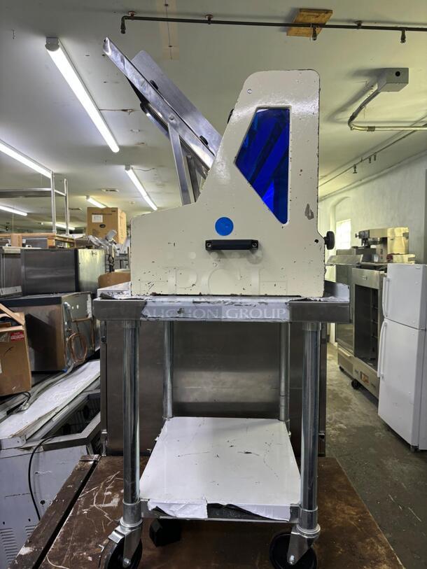 WOW !! ELECTRIC COUNTER TOP BREAD SLICER Electric 30258 - Image 5 of 8