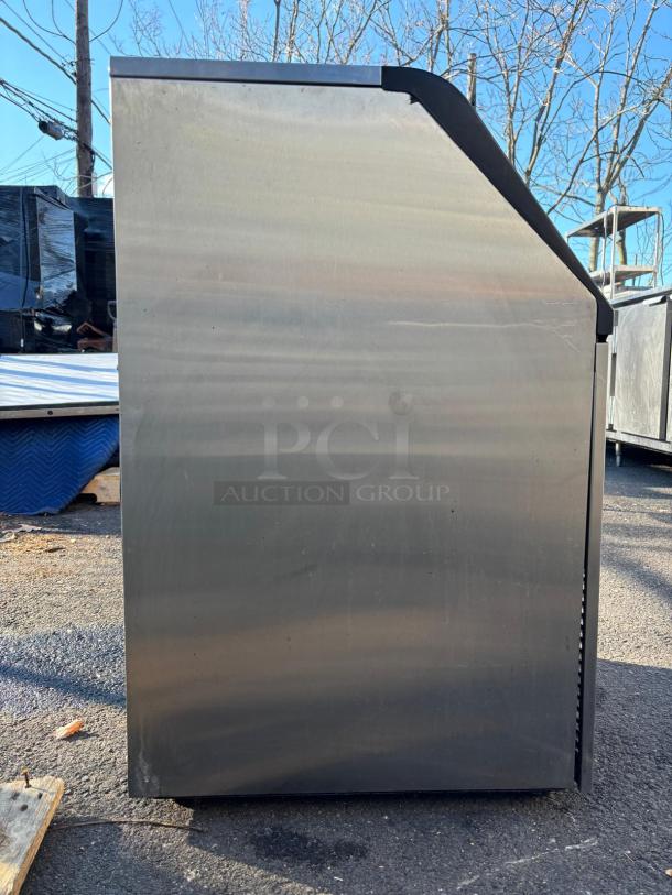 MAXX ICE MI M130 BULLET CUBE -STYLE ICE MAKER W/BIN - Image 4 of 8