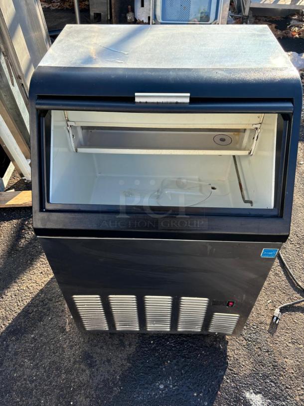 MAXX ICE MI M130 BULLET CUBE -STYLE ICE MAKER W/BIN - Image 5 of 8