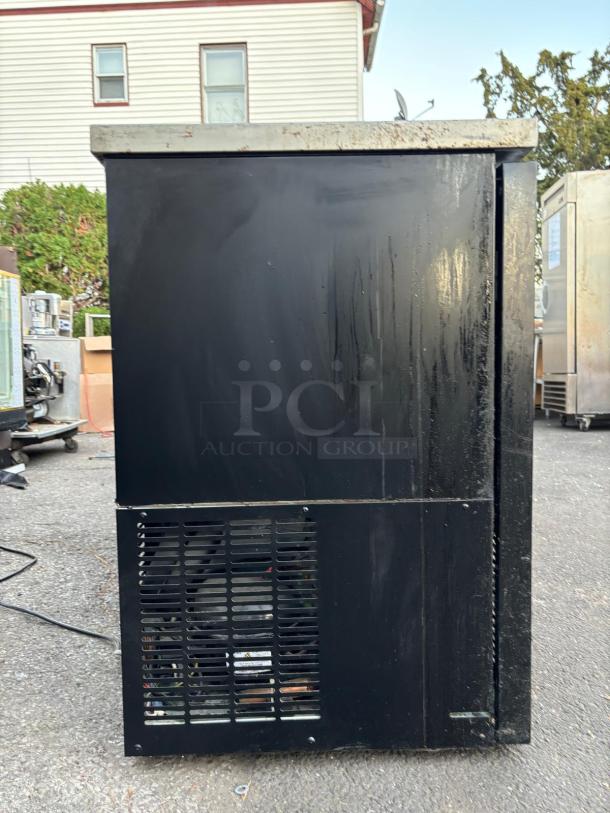 Avantco UBB-72-HC 73" Black Counter Height Narrow Solid Door Back Bar Refrigerator with LED Lighting TESTED AND WORKING - Image 2 of 2