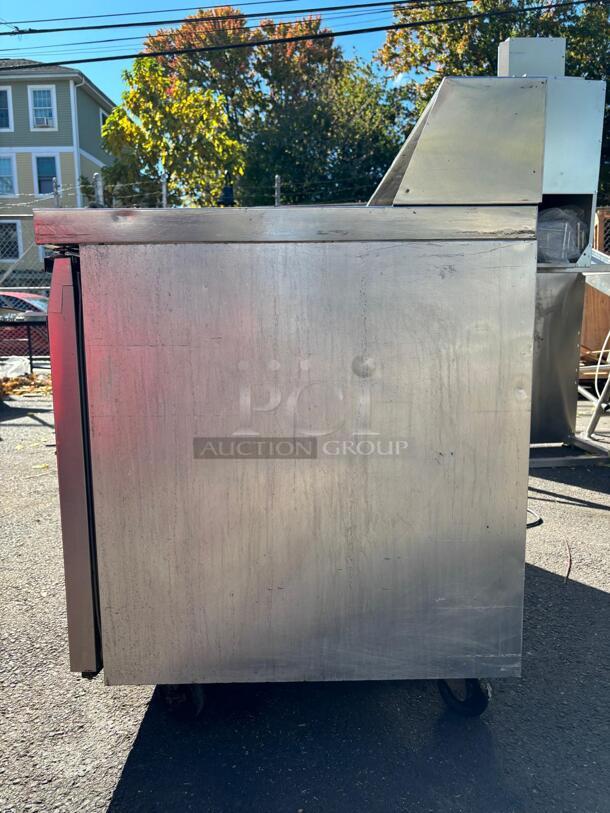 CONTINENTAL REFRIGERATED PIZZA PREP TABLE - Image 4 of 5