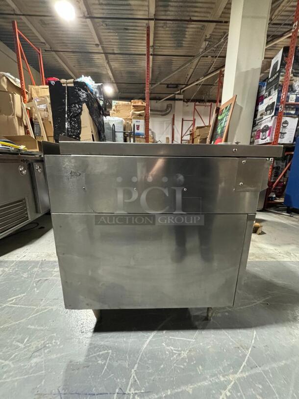 Amazing!! Montague model 136XLB/M14-14.0 Legend Heavy Duty Induction Range with gas oven - Image 4 of 5