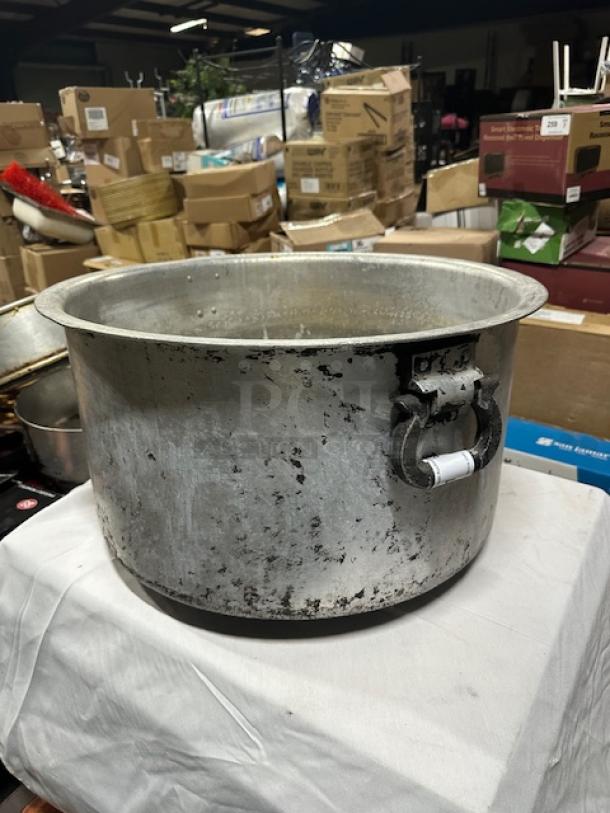 One Stock Pot. 26X15 - Image 1 of 1