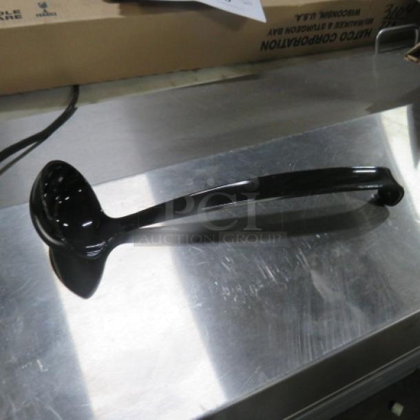 One Case Of 72 NEW Black Poly Ladles. #LDL-BK - Image 1 of 1