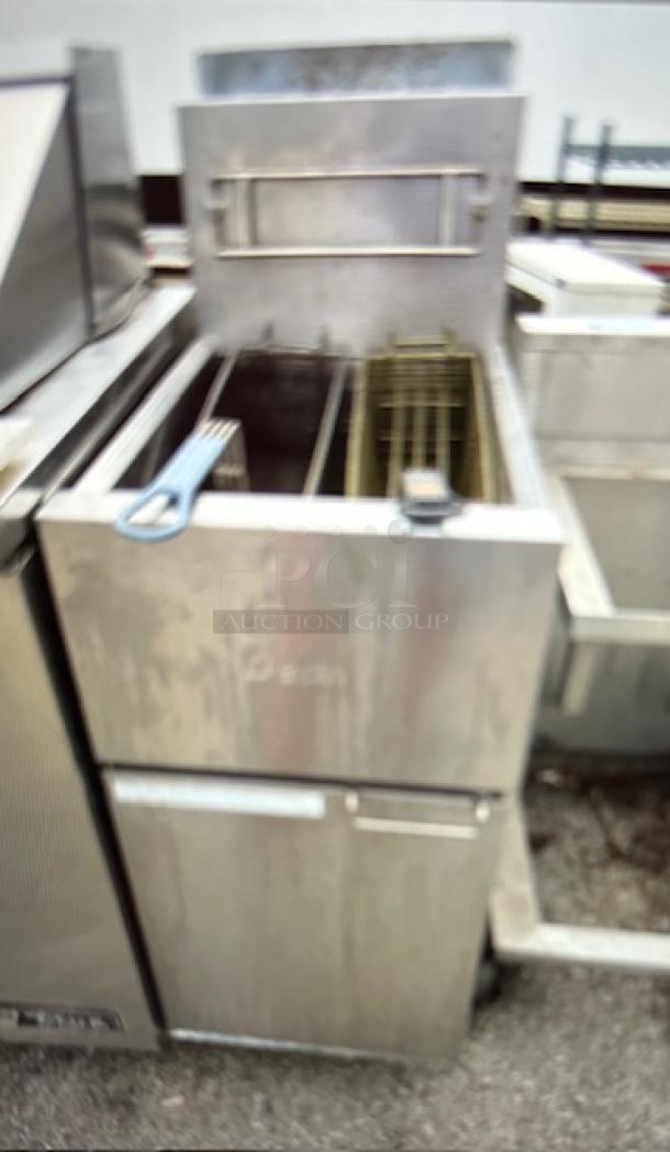 One Dean Stainless Steel Natural Gas Deep Fryer With 2 Baskets. Model# SR42GN. 15.5X29X46 - Image 1 of 1