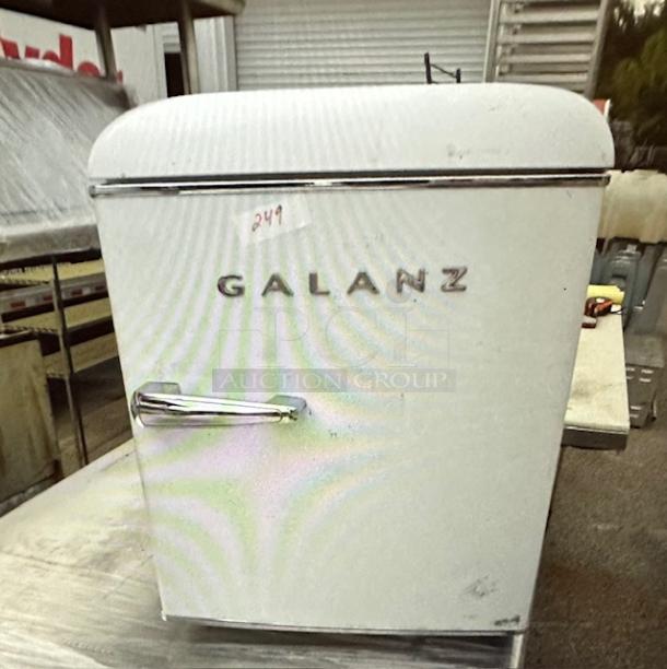 One Galanz 1 Door Cooler. 120 Volt. Model# GLR17MWER09. 17X19X22 - Image 1 of 1