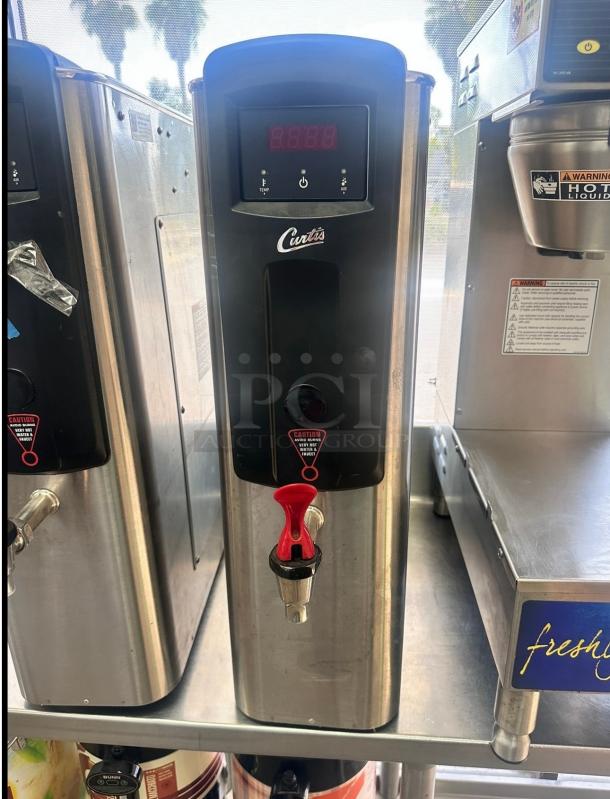 Excellent Condition! Curtis Commercial Hot Water Dispenser - 5 gal 115v Tested and Working! - Image 2 of 6