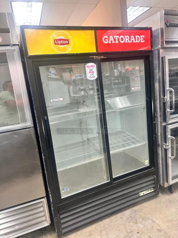 Excellent Condition! True  52" Two Sliding Glass Door Refrigerator 115 Volt Tested and Working! - Image 4 of 10