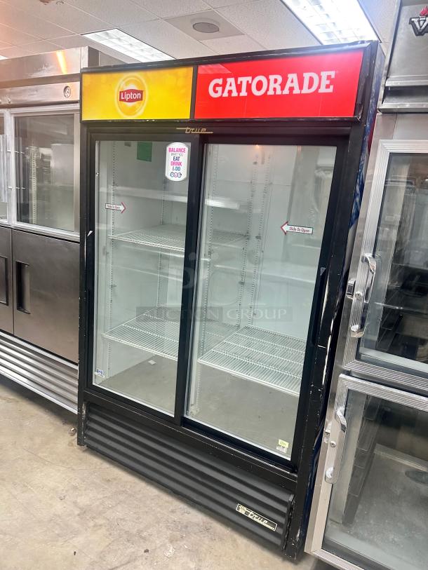 Excellent Condition! True  52" Two Sliding Glass Door Refrigerator 115 Volt Tested and Working! - Image 5 of 10