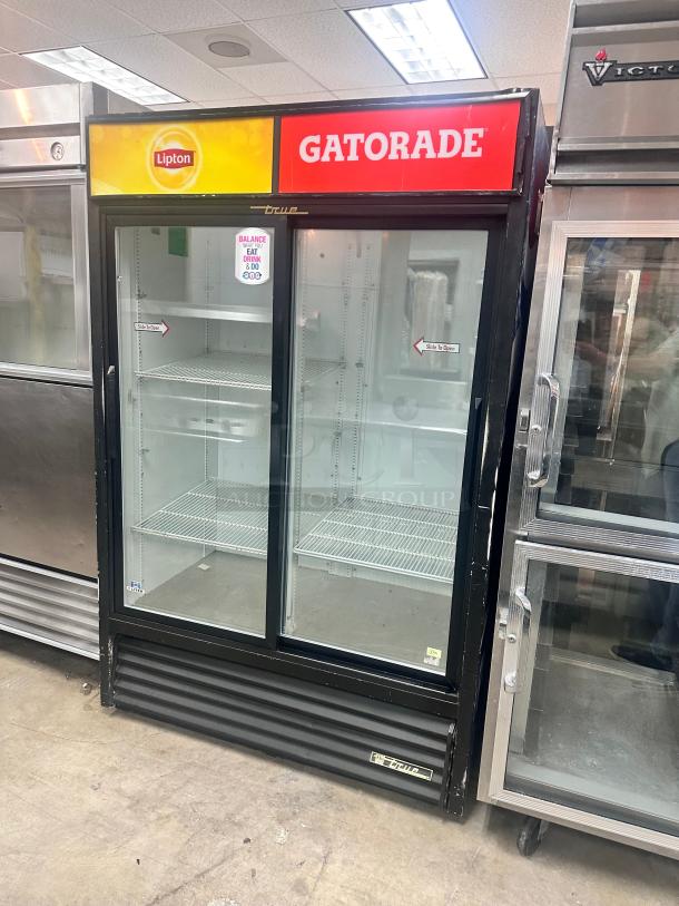 Excellent Condition! True  52" Two Sliding Glass Door Refrigerator 115 Volt Tested and Working! - Image 6 of 10