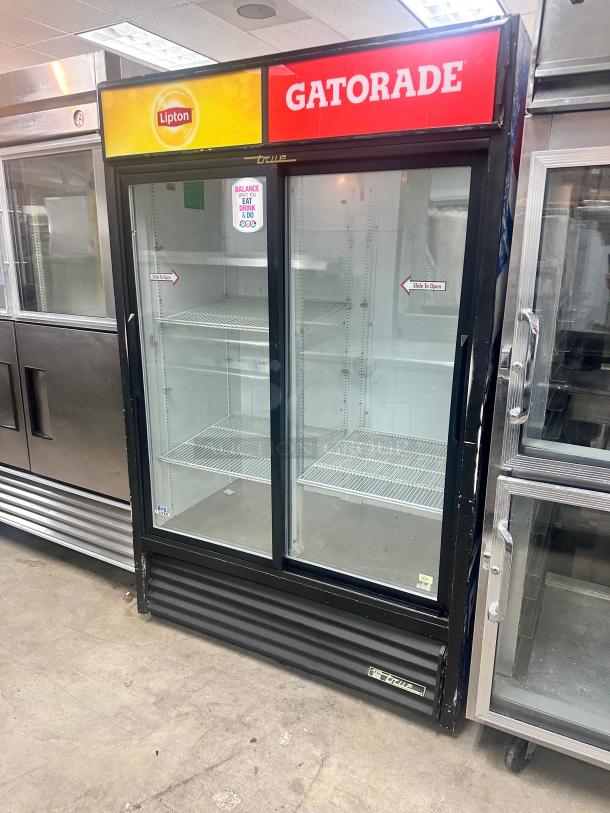 Excellent Condition! True  52" Two Sliding Glass Door Refrigerator 115 Volt Tested and Working! - Image 8 of 10