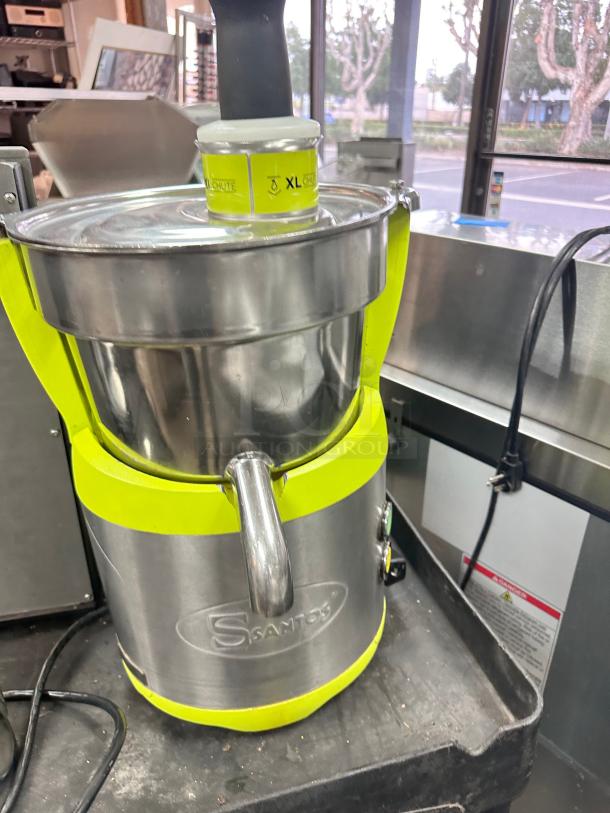 Commercial Heavy Duty Juicer Tested and Working - Image 4 of 10