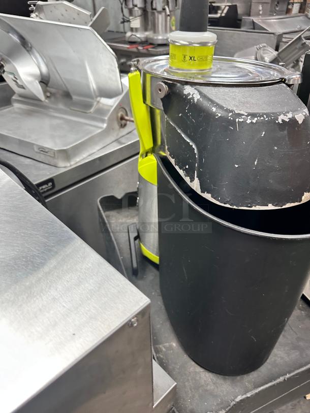 Commercial Heavy Duty Juicer Tested and Working - Image 10 of 10