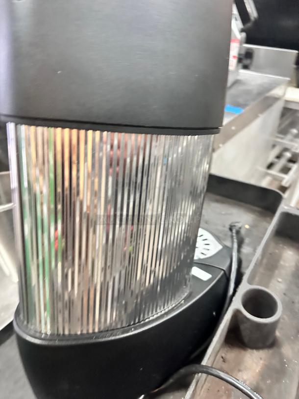 Commercial Heavy Duty Citrus Juicer Tested and Working! - Image 4 of 9