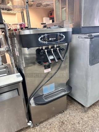 Excellent Condition Taylor Commercial Ice Cream Maker 220 Volt Tested and Working!