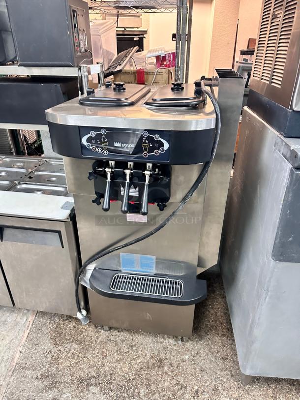 Excellent Condition Taylor Commercial Ice Cream Maker 220 Volt Tested and Working! - Image 5 of 8