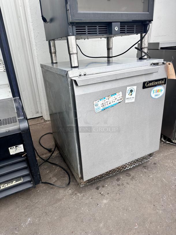 Commercial One Door Under Counter Refrigerator Tested and Working! - Image 4 of 6
