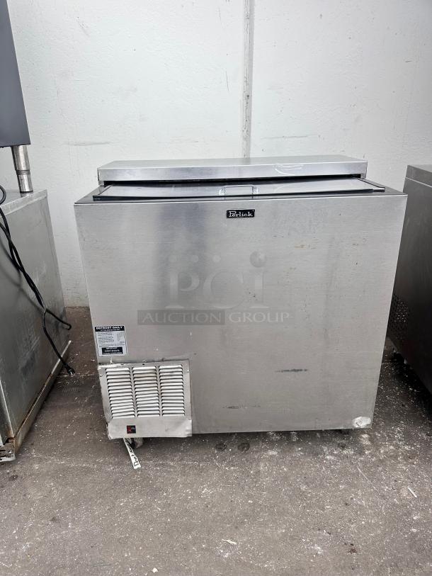 Perlick FR36 36" Black Glass Froster 115v Tested and Working! - Image 4 of 8
