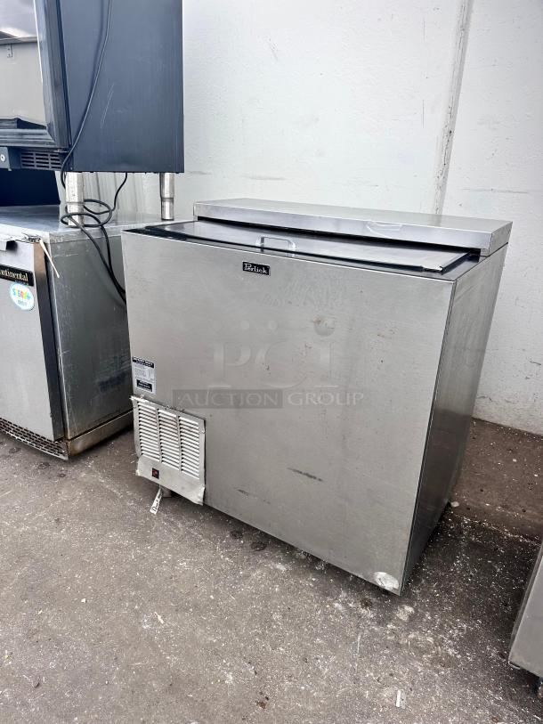 Perlick FR36 36" Black Glass Froster 115v Tested and Working! - Image 7 of 8