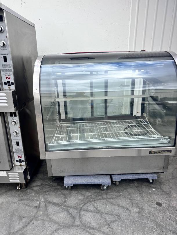 True 48" Commercial Refrigerated Glass Display Tested and Working! - Image 2 of 7