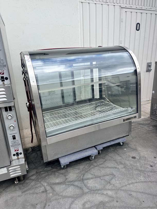 True 48" Commercial Refrigerated Glass Display Tested and Working! - Image 3 of 7