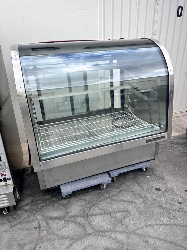 True 48" Commercial Refrigerated Glass Display Tested and Working! - Image 4 of 7