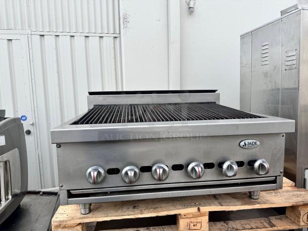 Jade 36" Commercial Heavy Duty Gas Char broiler Tested and Working! - Image 5 of 9