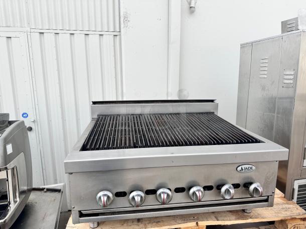 Jade 36" Commercial Heavy Duty Gas Char broiler Tested and Working! - Image 6 of 9