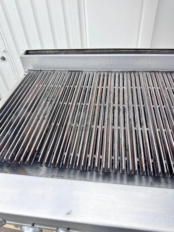 Jade 36" Commercial Heavy Duty Gas Char broiler Tested and Working! - Image 8 of 9