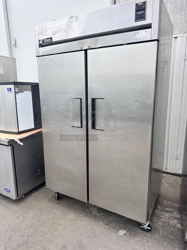 True Commercial Two Door Commercial Freezer Tested and Working! - Image 3 of 7