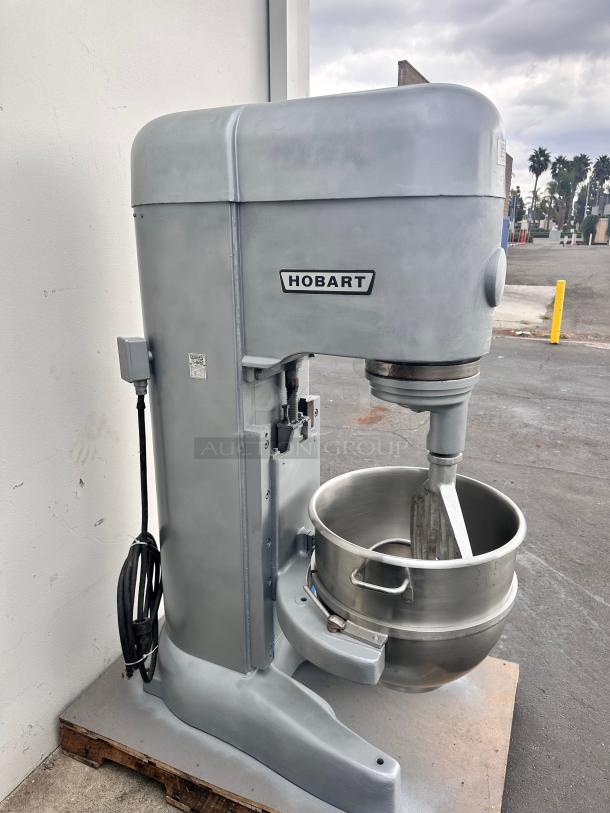 Fully Refurbished! Hobart M802 80 Qt Commercial Mixer Tested and Working! - Image 3 of 13