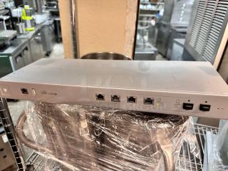 Ubiquiti Network Unifi Security Gateway USG-PRO-4