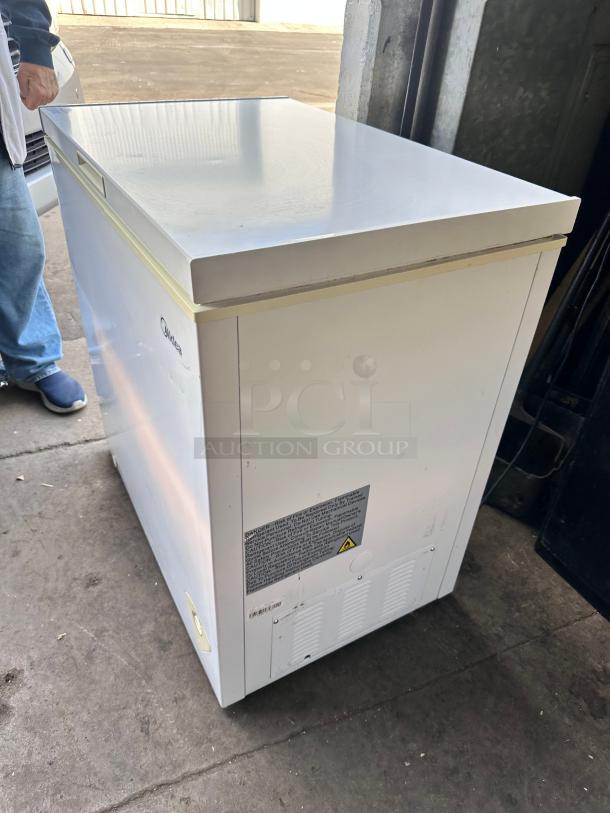 Commercial Chest Freezer Tested and Working! - Image 6 of 10