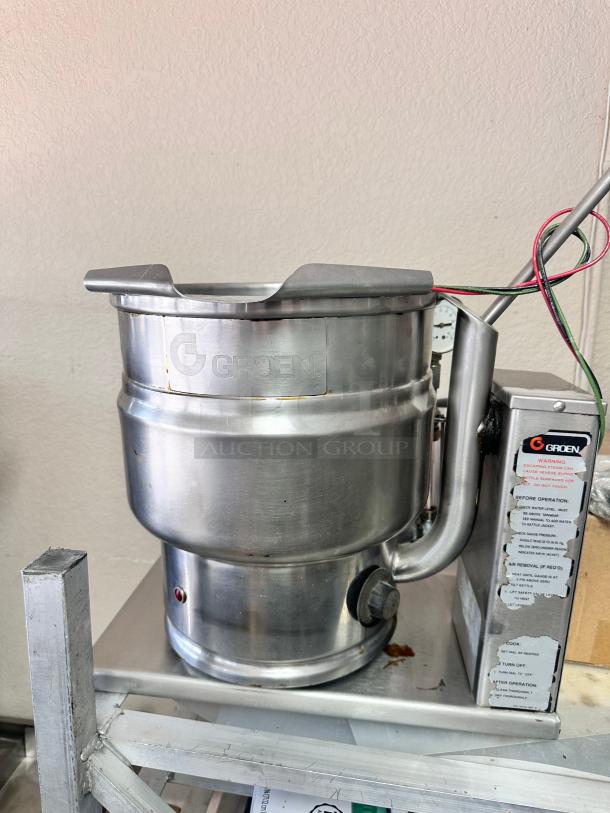 Commercial 10 Gal Tilted Kettle Tested and Working! - Image 2 of 11