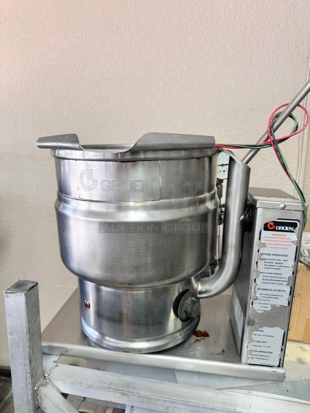Commercial 10 Gal Tilted Kettle Tested and Working! - Image 3 of 11