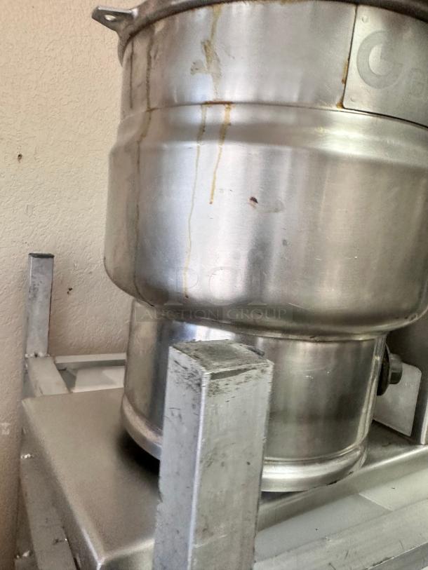 Commercial 10 Gal Tilted Kettle Tested and Working! - Image 5 of 11