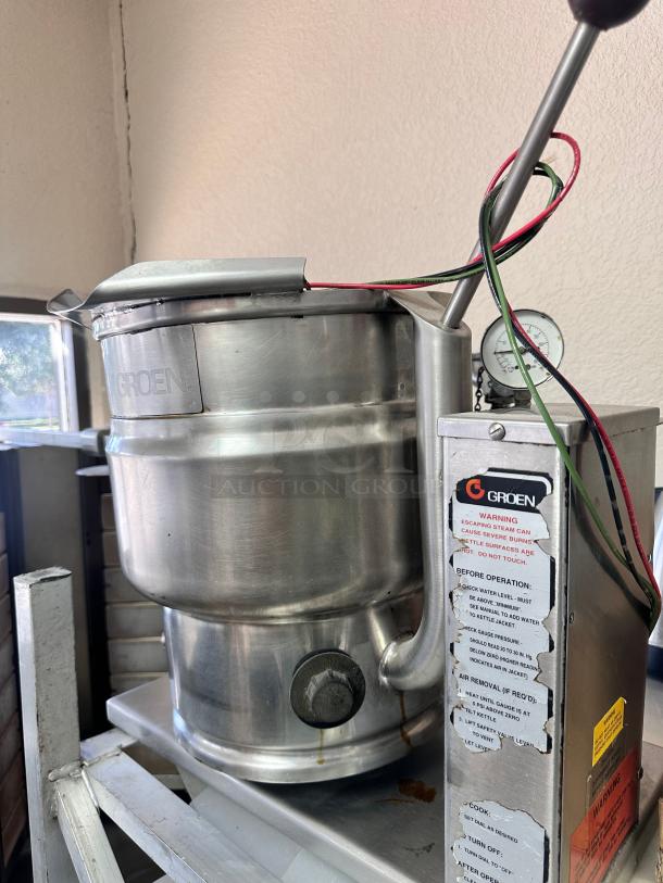Commercial 10 Gal Tilted Kettle Tested and Working! - Image 7 of 11