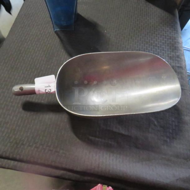 One 85oz Aluminum Scoop. - Image 1 of 1