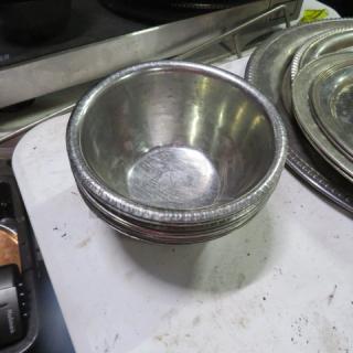 7X3.5 Stainless Serving Bowl. 5XBID