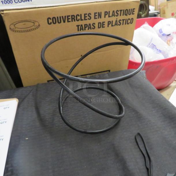 Black Metal Pizza Stand. 5XBID - Image 1 of 1