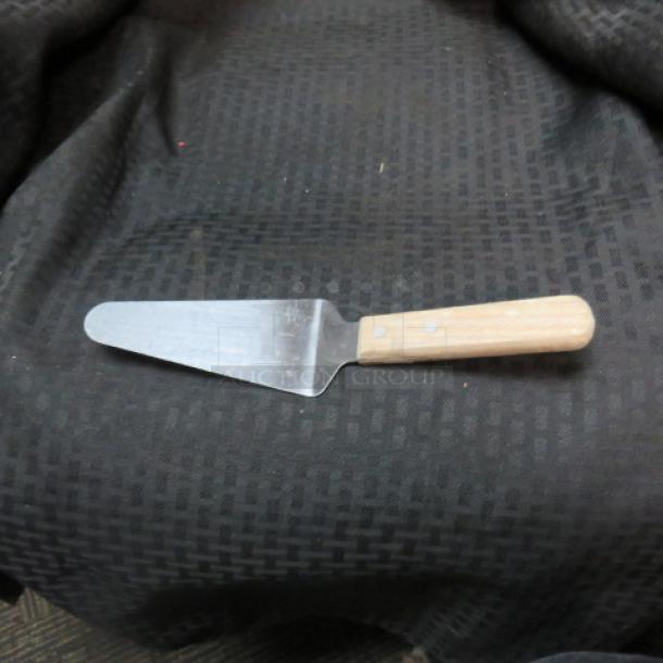 Wooden Handle Pizza/Pie Server. 4XBID - Image 1 of 1