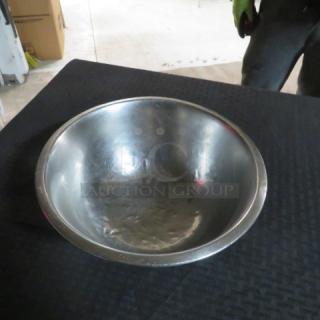 One 9.5 Inch Stainless Steel Mixing Bowl