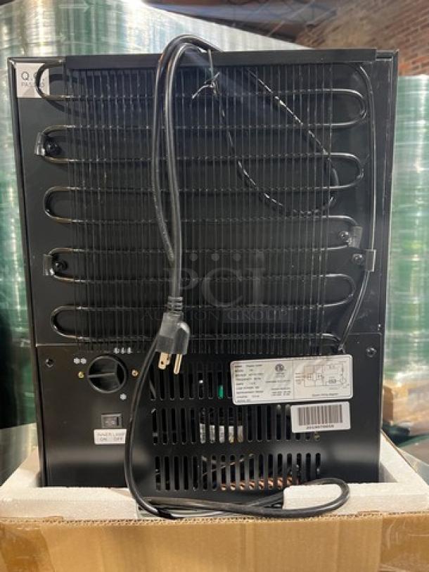 New Out Of The Box! Commercial Countertop Single Glass Door Reach In Refrigerator Merchandiser! With Poly Coated Racks! 110-120V! Model: G5! - Image 5 of 6