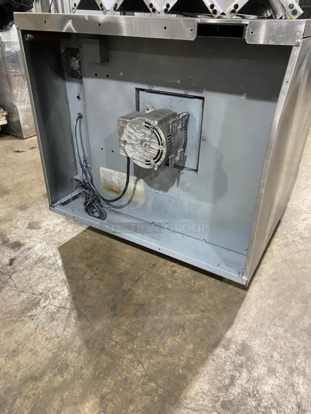 GREAT! Garland Master 200 Series Commercial Natural Gas Powered Single Deck Convection Oven! All Stainless Steel! With Metal Oven Racks! With Legs! - Image 4 of 9