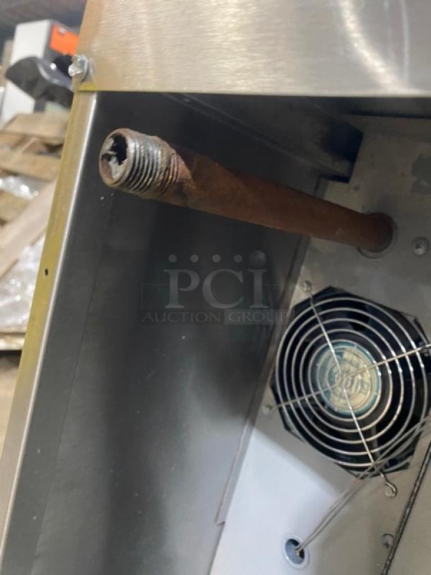 GREAT! Garland Master 200 Series Commercial Natural Gas Powered Single Deck Convection Oven! All Stainless Steel! With Metal Oven Racks! With Legs! - Image 8 of 9