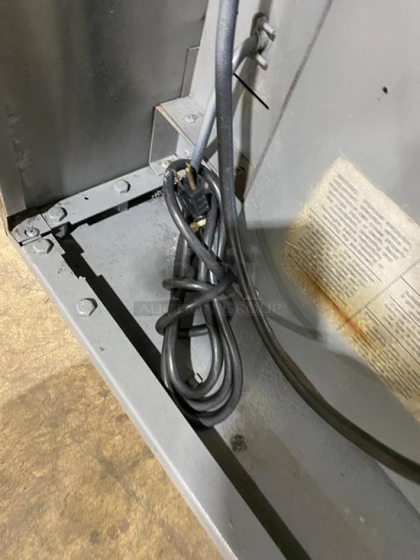 GREAT! Garland Master 200 Series Commercial Natural Gas Powered Single Deck Convection Oven! All Stainless Steel! With Metal Oven Racks! With Legs! - Image 9 of 9