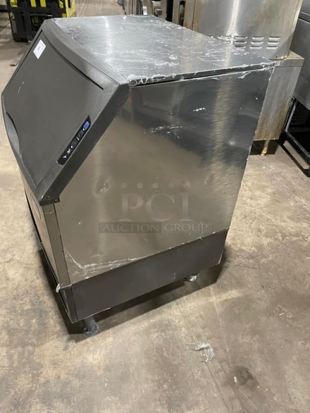 Manitowoc Commercial Air Cooled Undercounter Half Dice Ice Machine! All Stainless Steel! On Legs!  115V 1 Phase! Model: UY0310A-161B SN: 310375823! - Image 2 of 9