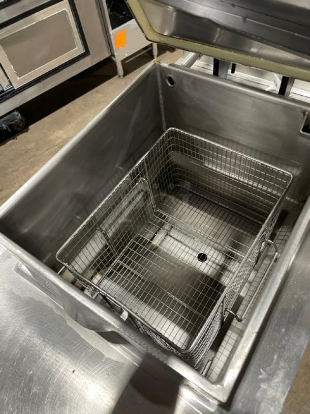All Stainless Steel Commercial Liquid Propane Gas Powered Pressure Fryer! With Digital Menu Panel! With Built-in Oil Filter System & Oil Pump! With Frying Basket! All Stainless Steel! On Casters! 110V! Model: YXY-25D! - Image 5 of 10