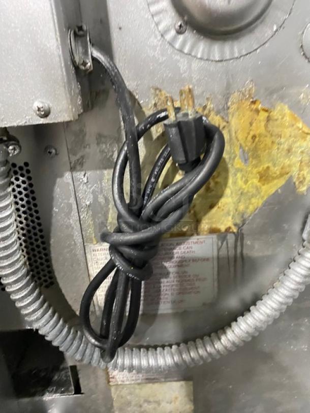 Nice! Blodgett Commercial Natural Gas Powered Double Stacked Convection Oven! All Stainless Steel! With Metal Oven Racks! On Legs! SN: 021601RA025Z! 2X Your Bid Makes One Unit! - Image 10 of 11