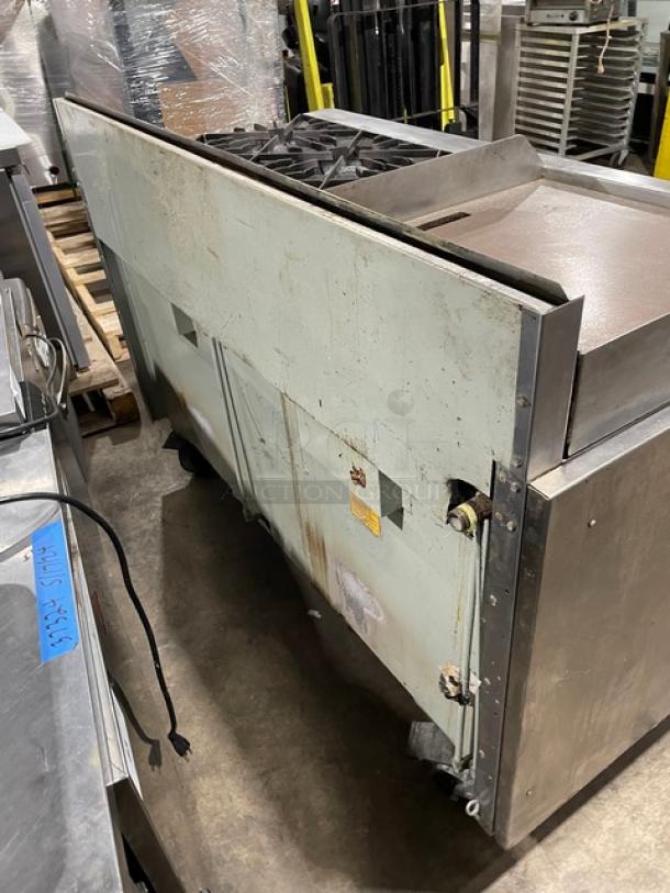 Vulcan Commercial Natural Gas Powered 6 Burner Range Split Top With Flat Griddle! With 2 Full Sized Ovens Underneath! All Stainless Steel! With Metal Oven Racks! On Casters! Working When Removed! - Image 4 of 11